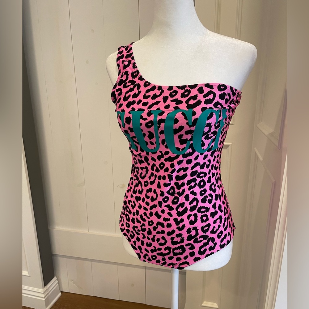 Gucci one shoulder one piece leopard swimsuit. Size Small